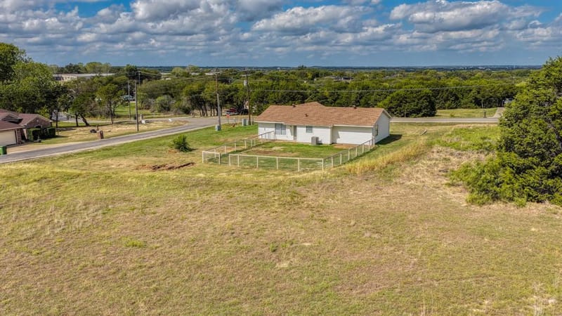 901 W Apache Trail, Granbury TX 76048 - Photo 30