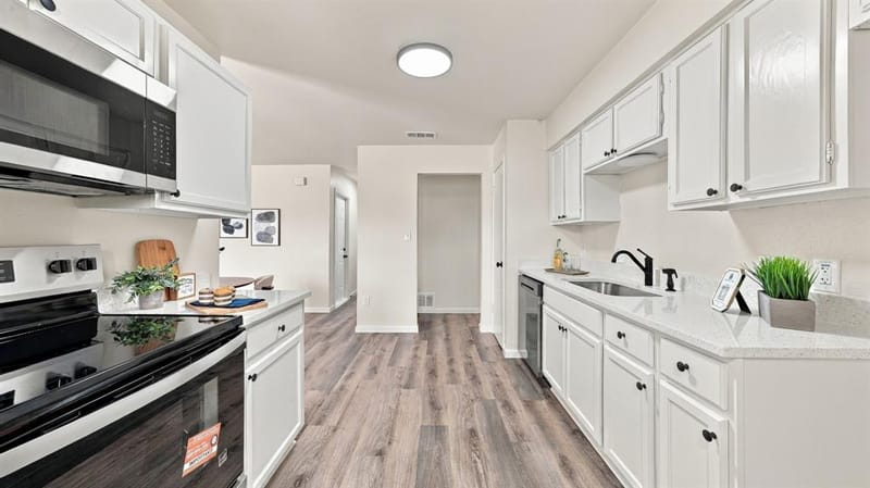901 W Apache Trail, Granbury TX 76048 - Photo 15