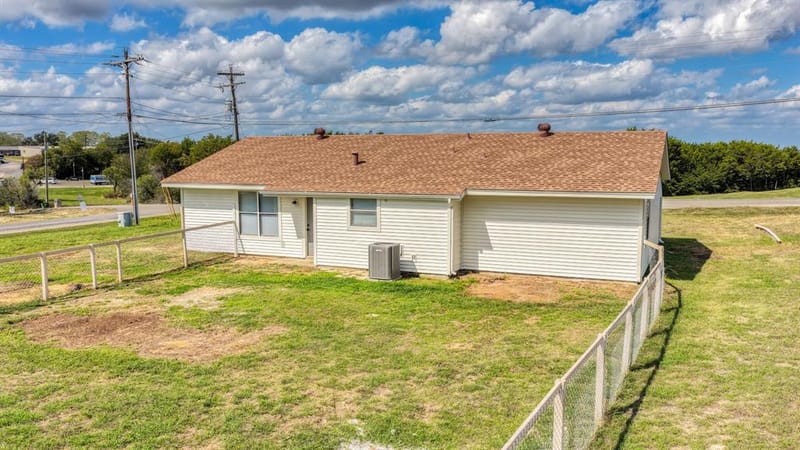 901 W Apache Trail, Granbury TX 76048 - Photo 29