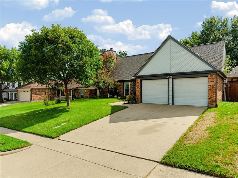 208 Wildbriar Street, Euless TX 76039 - Photo 2