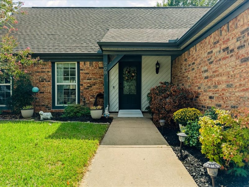 208 Wildbriar Street, Euless TX 76039 - Photo 4