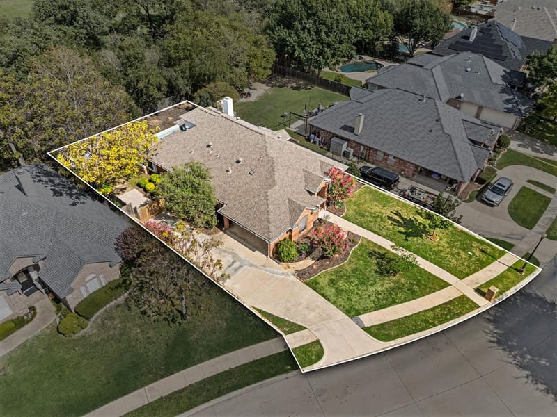 7613 Woodhaven Drive, North Richland Hills TX 76182 - Photo 6