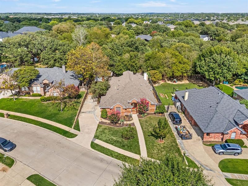 7613 Woodhaven Drive, North Richland Hills TX 76182 - Photo 5