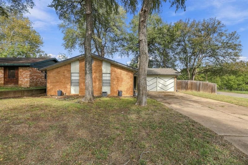 143 N Imperial Drive, Denison TX 75020 - Photo 2