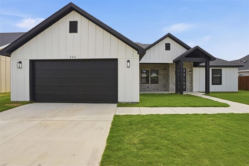 544 Highview Court, Godley TX 76044