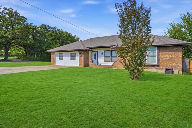 901 Melanie Lane, Keene TX 76059