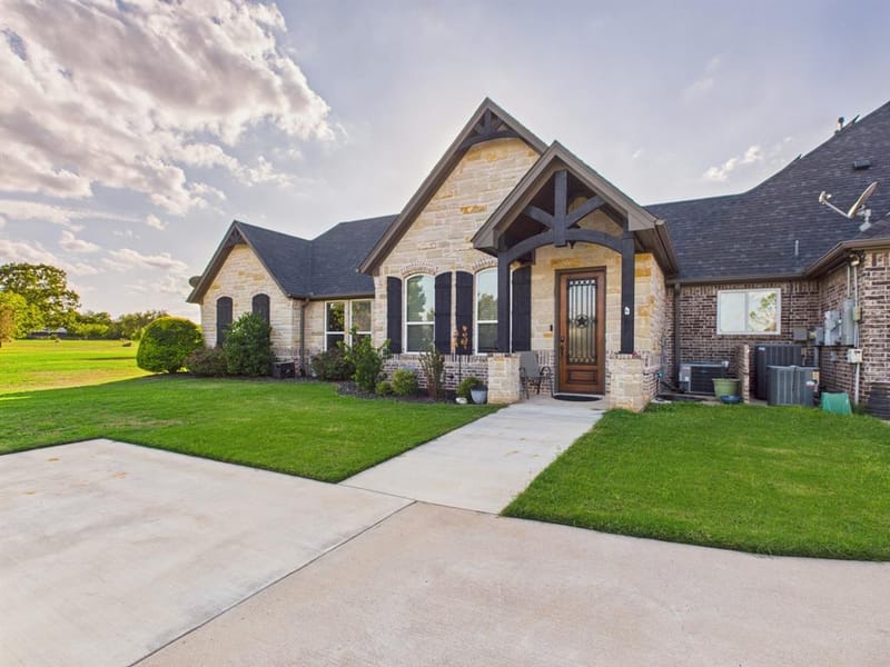 1201 E Iberian Court, Granbury TX 76048 - Photo 33