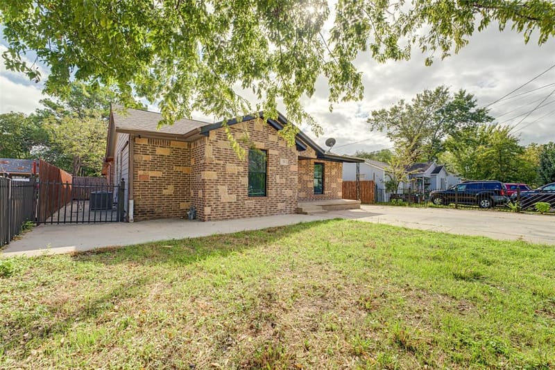 554 Pleasant Vista Drive, Dallas TX 75217 - Photo 23
