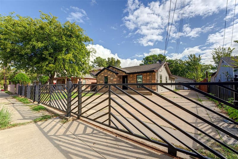 554 Pleasant Vista Drive, Dallas TX 75217