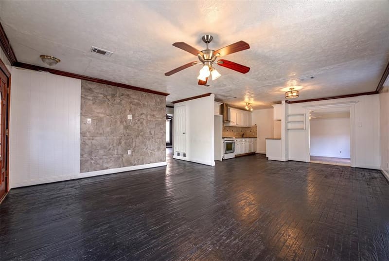 554 Pleasant Vista Drive, Dallas TX 75217 - Photo 4