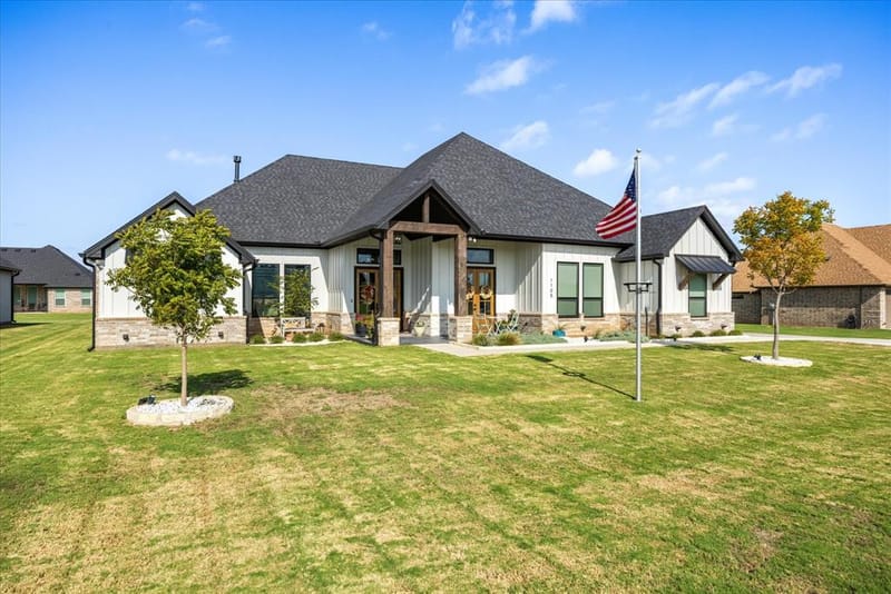 1105 Tremont Lane, Granbury TX 76049 - Photo 2