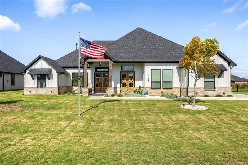 1105 Tremont Lane, Granbury TX 76049