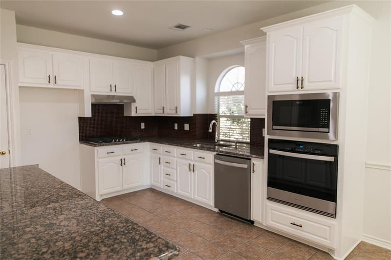 404 Belmont Court, Lewisville TX 75067 - Photo 6