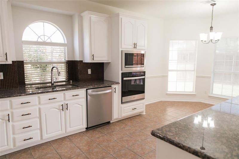 404 Belmont Court, Lewisville TX 75067 - Photo 7