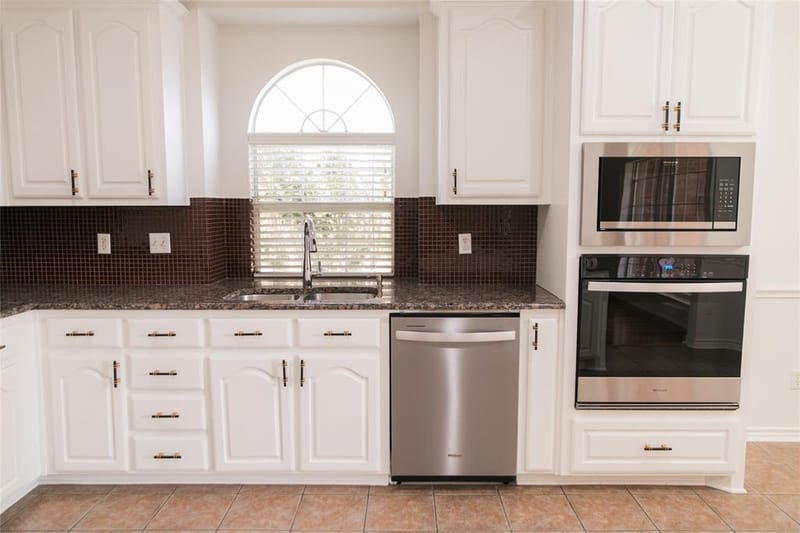 404 Belmont Court, Lewisville TX 75067 - Photo 9