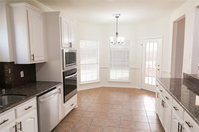 404 Belmont Court, Lewisville TX 75067 - Photo 8