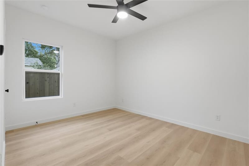2319 Moffatt Avenue, Dallas TX 75216 - Photo 6