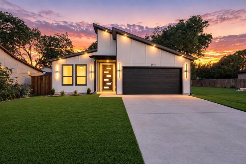 2319 Moffatt Avenue, Dallas TX 75216