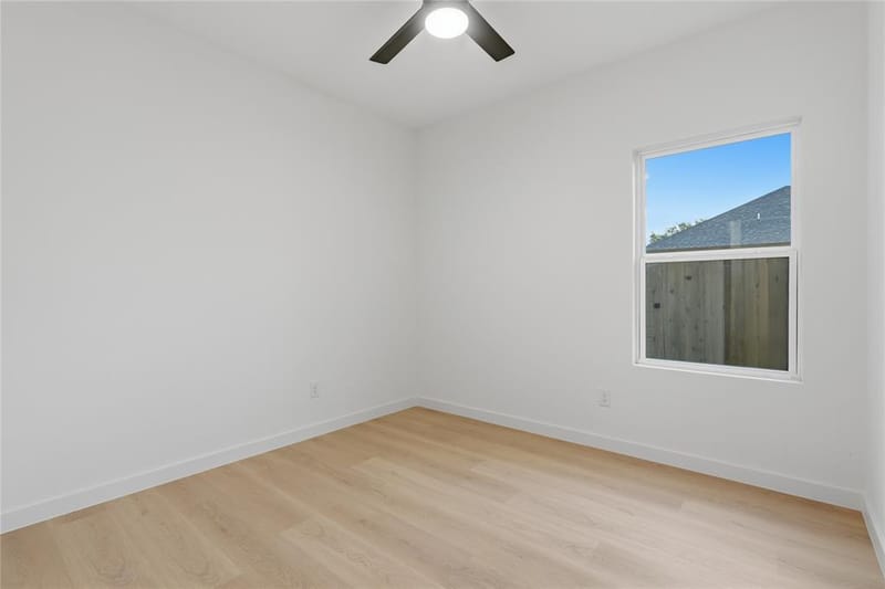 2319 Moffatt Avenue, Dallas TX 75216 - Photo 9