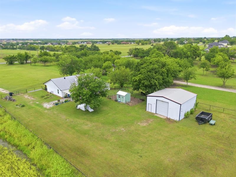 698 Hackberry Road, Van Alstyne TX 75495 - Photo 7