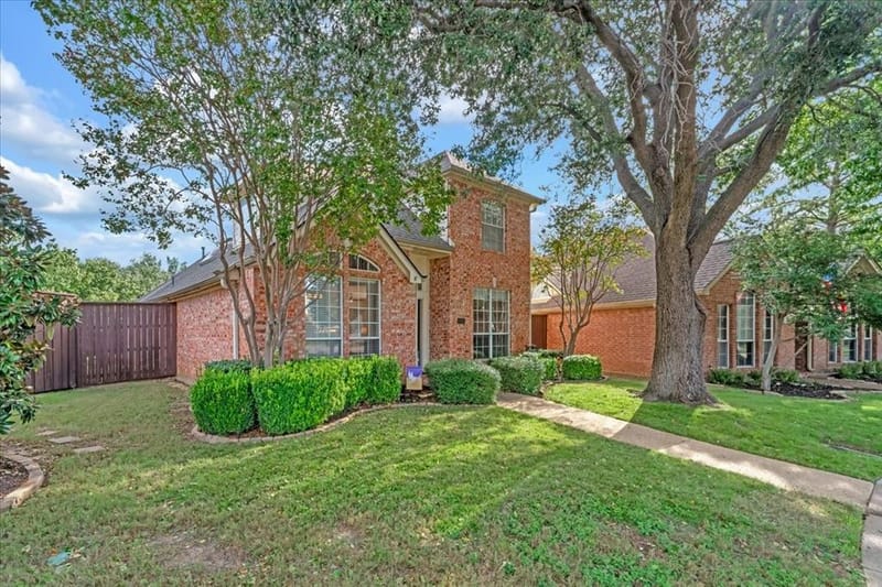 305 Moss Hill Road, Irving TX 75063 - Photo 6