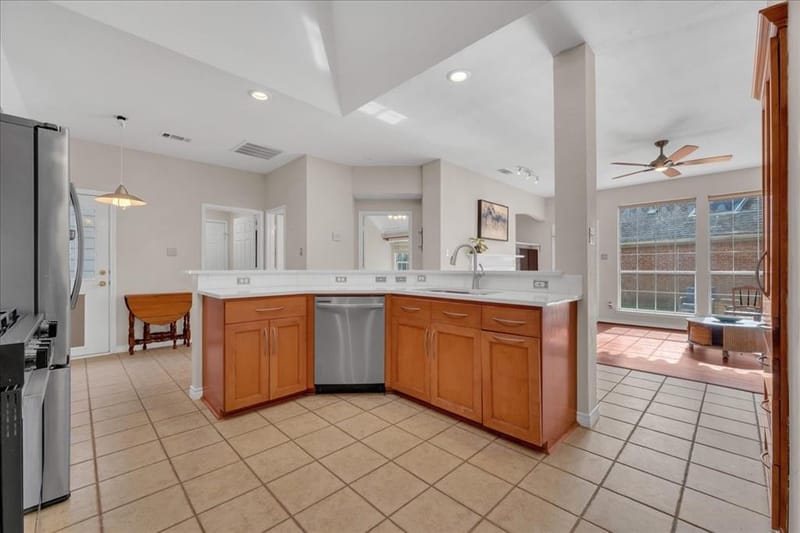 305 Moss Hill Road, Irving TX 75063 - Photo 13