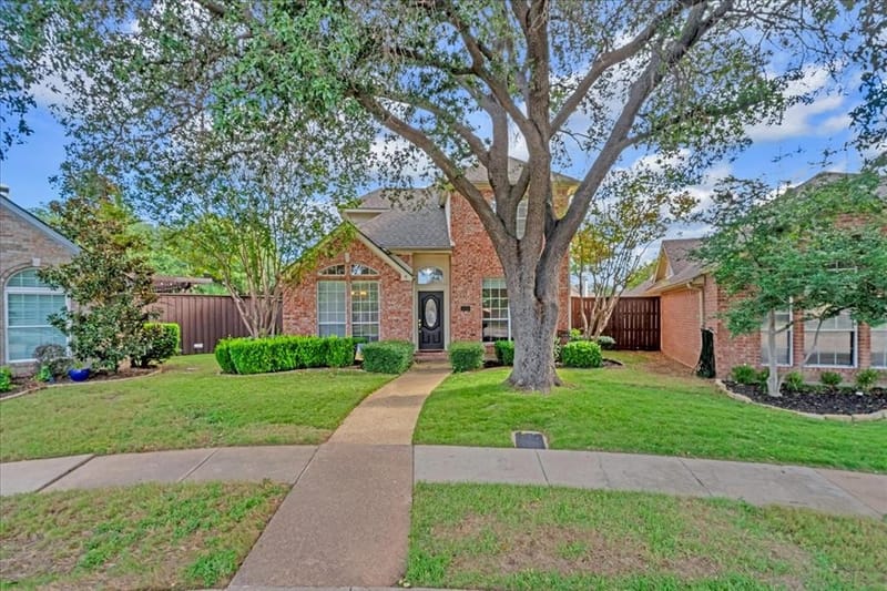 305 Moss Hill Road, Irving TX 75063 - Photo 7