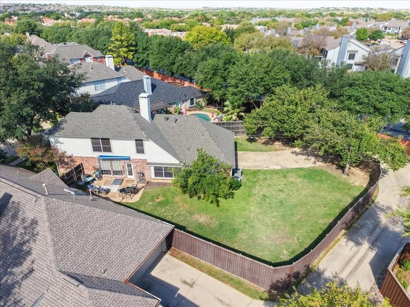 305 Moss Hill Road, Irving TX 75063 - Photo 5