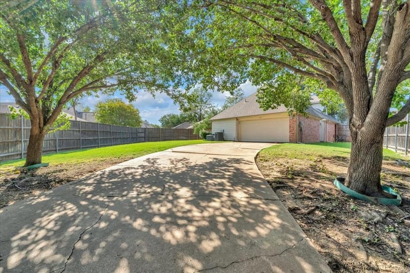 305 Moss Hill Road, Irving TX 75063 - Photo 33