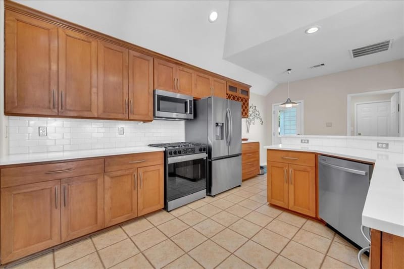 305 Moss Hill Road, Irving TX 75063 - Photo 14