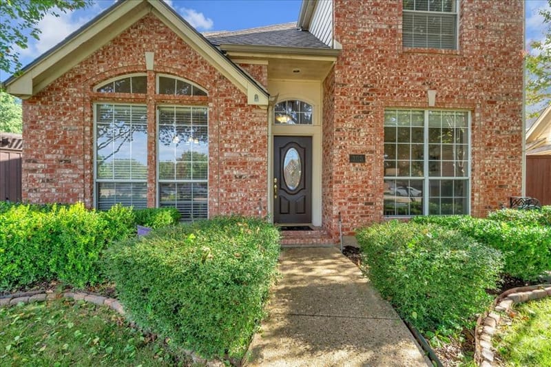 305 Moss Hill Road, Irving TX 75063 - Photo 8