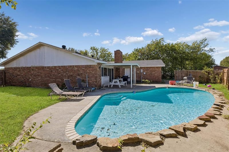 7319 Blackwillow Lane, Dallas TX 75249 - Photo 3