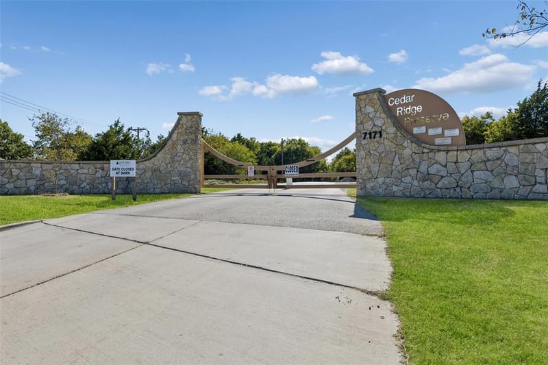 7319 Blackwillow Lane, Dallas TX 75249 - Photo 31