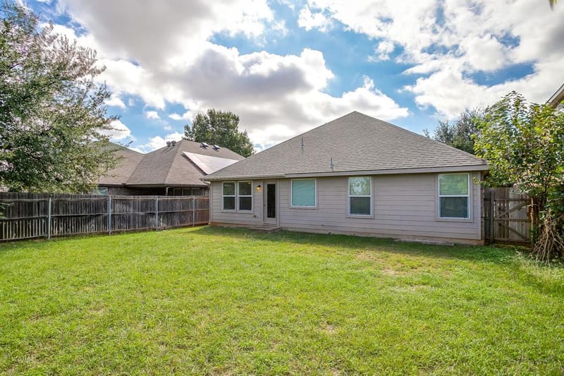 637 Brooks Street, Crowley TX 76036 - Photo 36