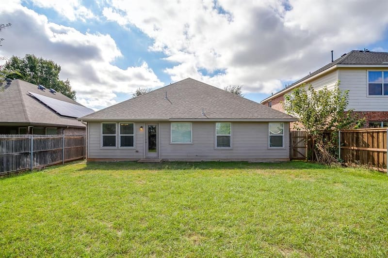 637 Brooks Street, Crowley TX 76036 - Photo 34