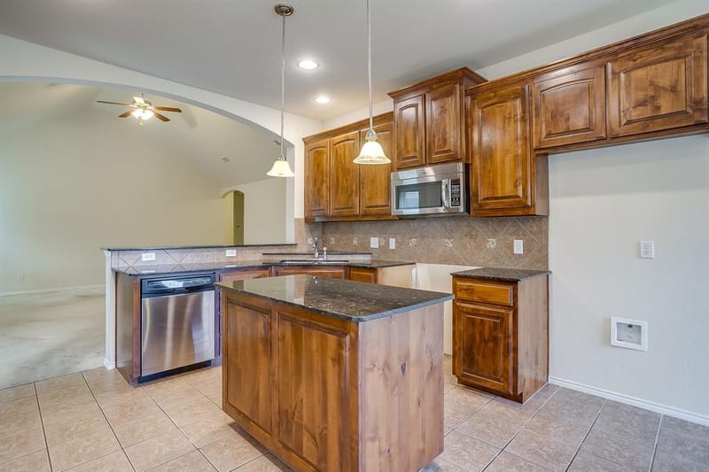 637 Brooks Street, Crowley TX 76036 - Photo 10