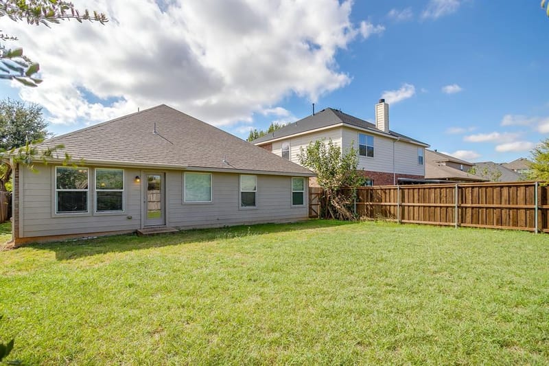 637 Brooks Street, Crowley TX 76036 - Photo 35