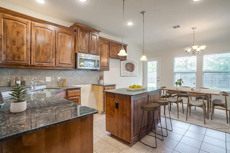 637 Brooks Street, Crowley TX 76036 - Photo 8