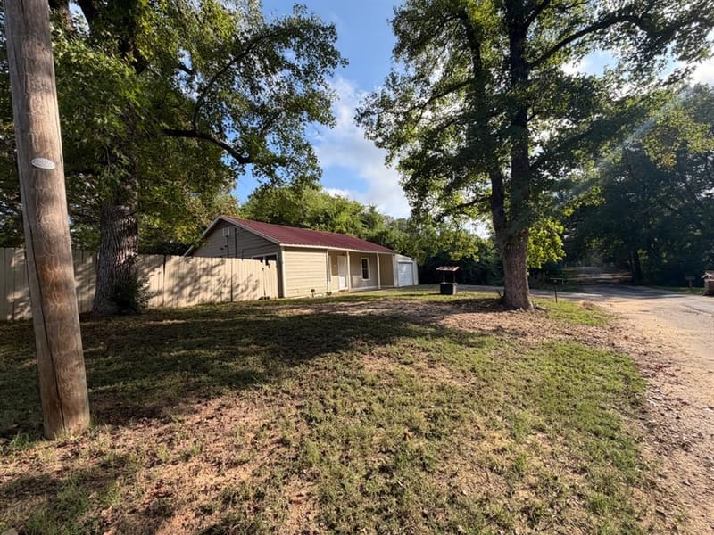 110 E Cate Street, Grand Saline TX 75140 - Photo 3