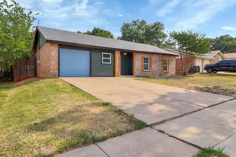 1913 Sandra Kay Lane, Arlington TX 76015 - Photo 2