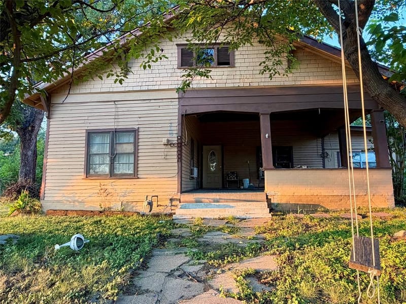 207 W Paine Avenue, Comanche TX 76442