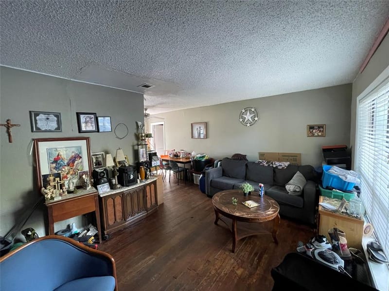 1115 Pine Street, Grand Prairie TX 75050