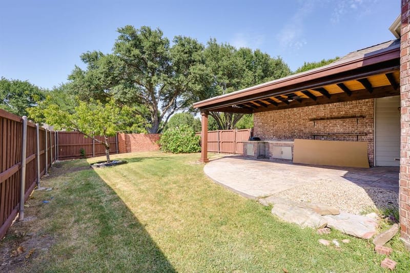 321 Andre Drive, Irving TX 75063 - Photo 36