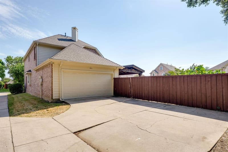 321 Andre Drive, Irving TX 75063 - Photo 37