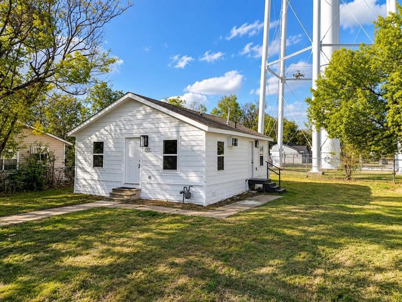 1301 E Grove Street, Kaufman TX 75142 - Photo 2