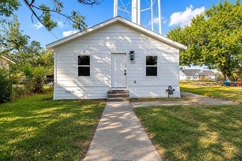 1301 E Grove Street, Kaufman TX 75142