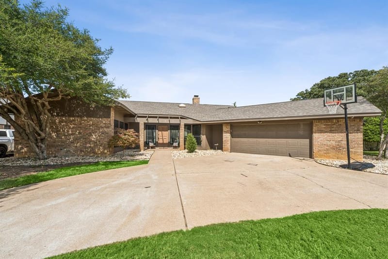 1905 Reverchon Drive, Arlington TX 76017 - Photo 2