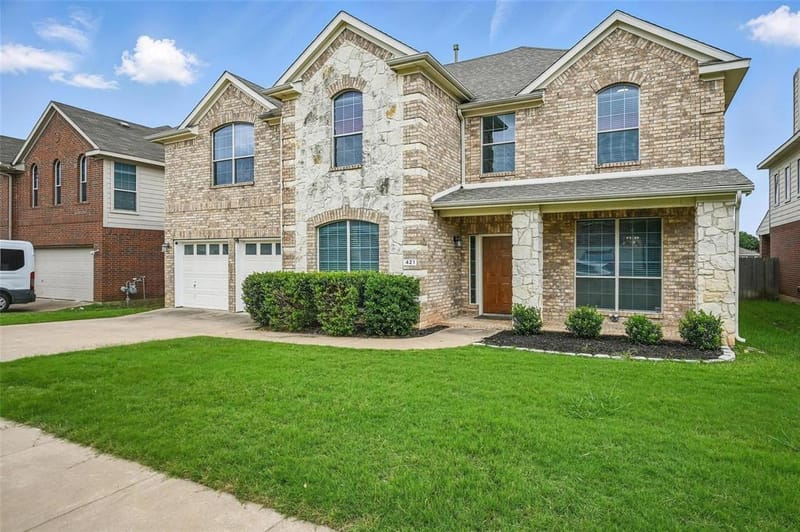 421 Roundrock Lane, Fort Worth TX 76140 - Photo 2