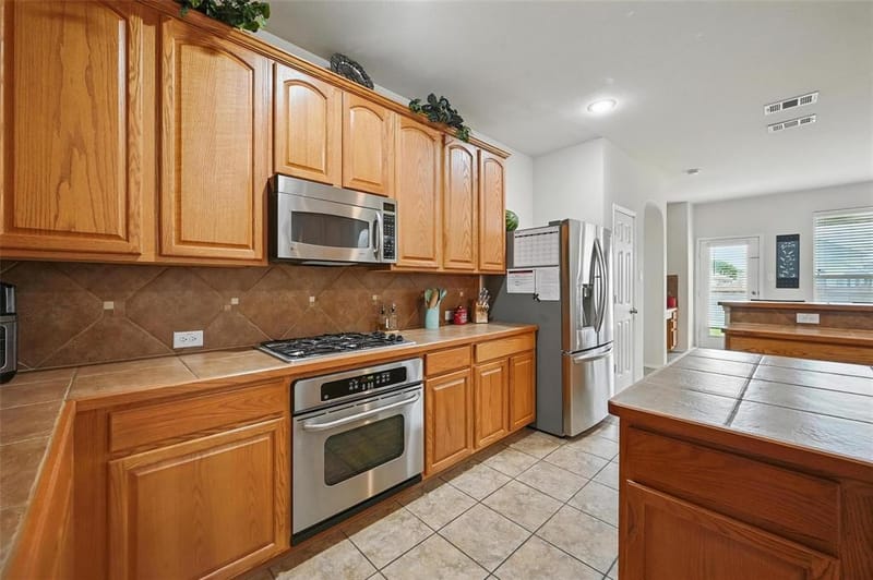 421 Roundrock Lane, Fort Worth TX 76140 - Photo 17