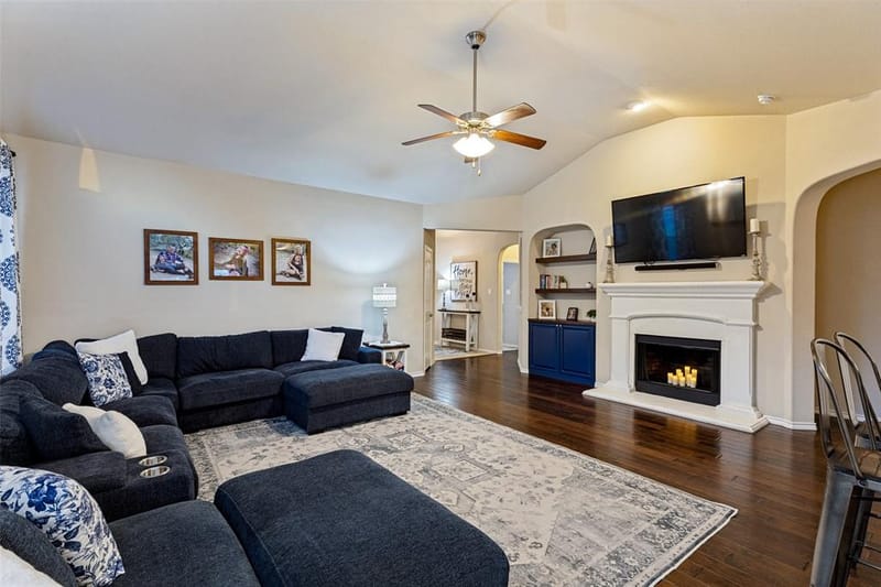 10909 Hawks Landing Road, Fort Worth TX 76052 - Photo 6